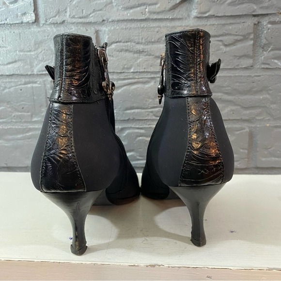 -DONALD J‎ PLINER BLACK LUCYA SIZE 6 KITTEN HEEL POINTED TOE BOOTIES - Picture 7 of 8